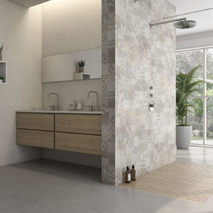 JPG-amb-06-DEC-NUNKY Baño exposición ducha abierta, revestimiento cerámico beige de motivos geométricos