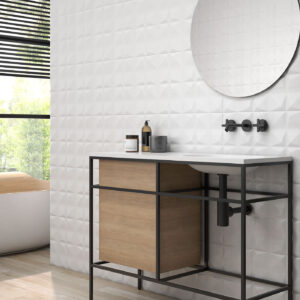 Baño azulejo cerámico blanco 3D, lavabo estructura metálica, bañera madera, espejo circular