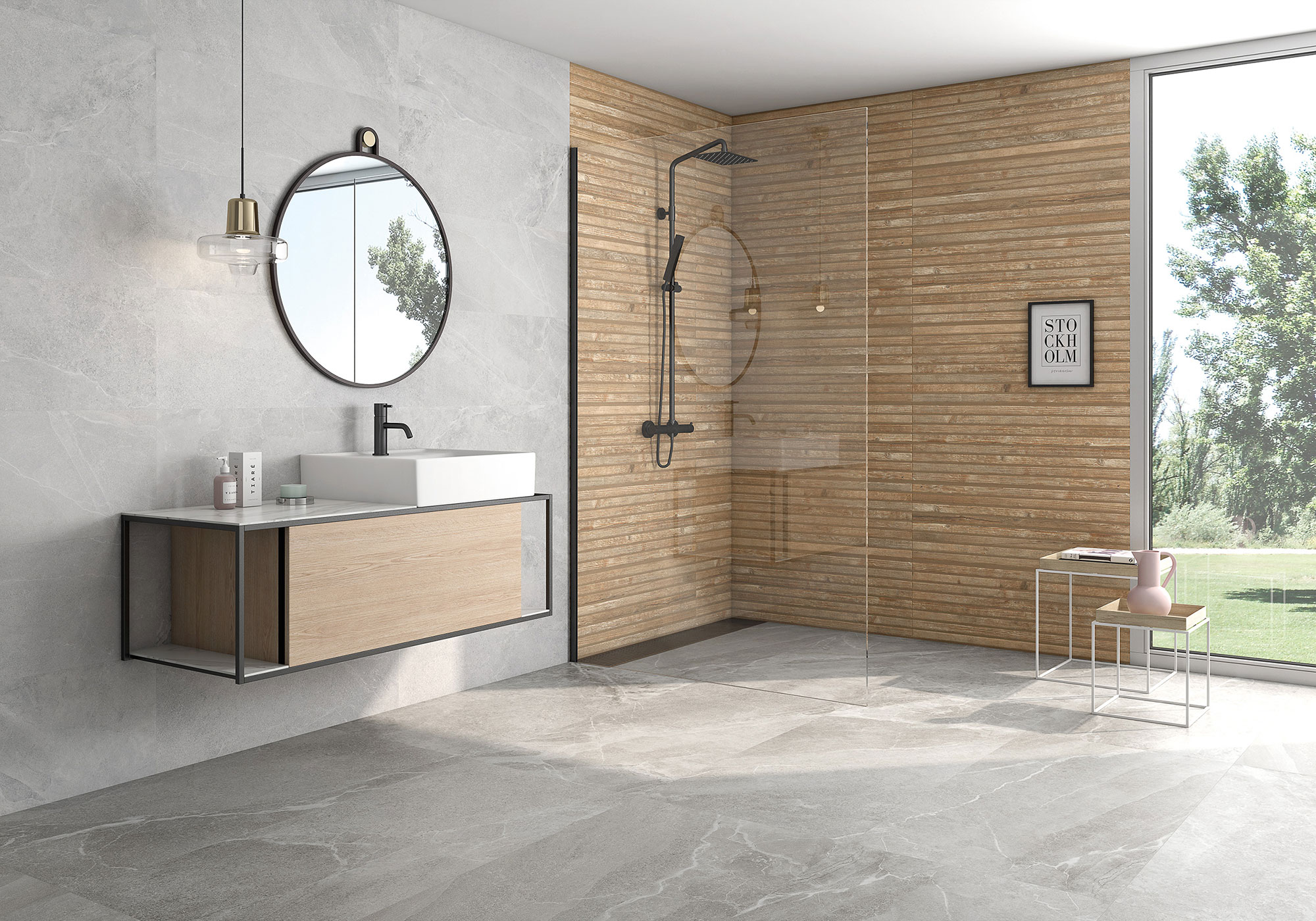 Baño expositor con pavimento gres gris, revestimiento madera en ducha y mueble lavabo flotante