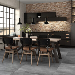 Tienda de azulejos con comedor expuesto, suelos gris hormigón y pared de revestimiento rústico