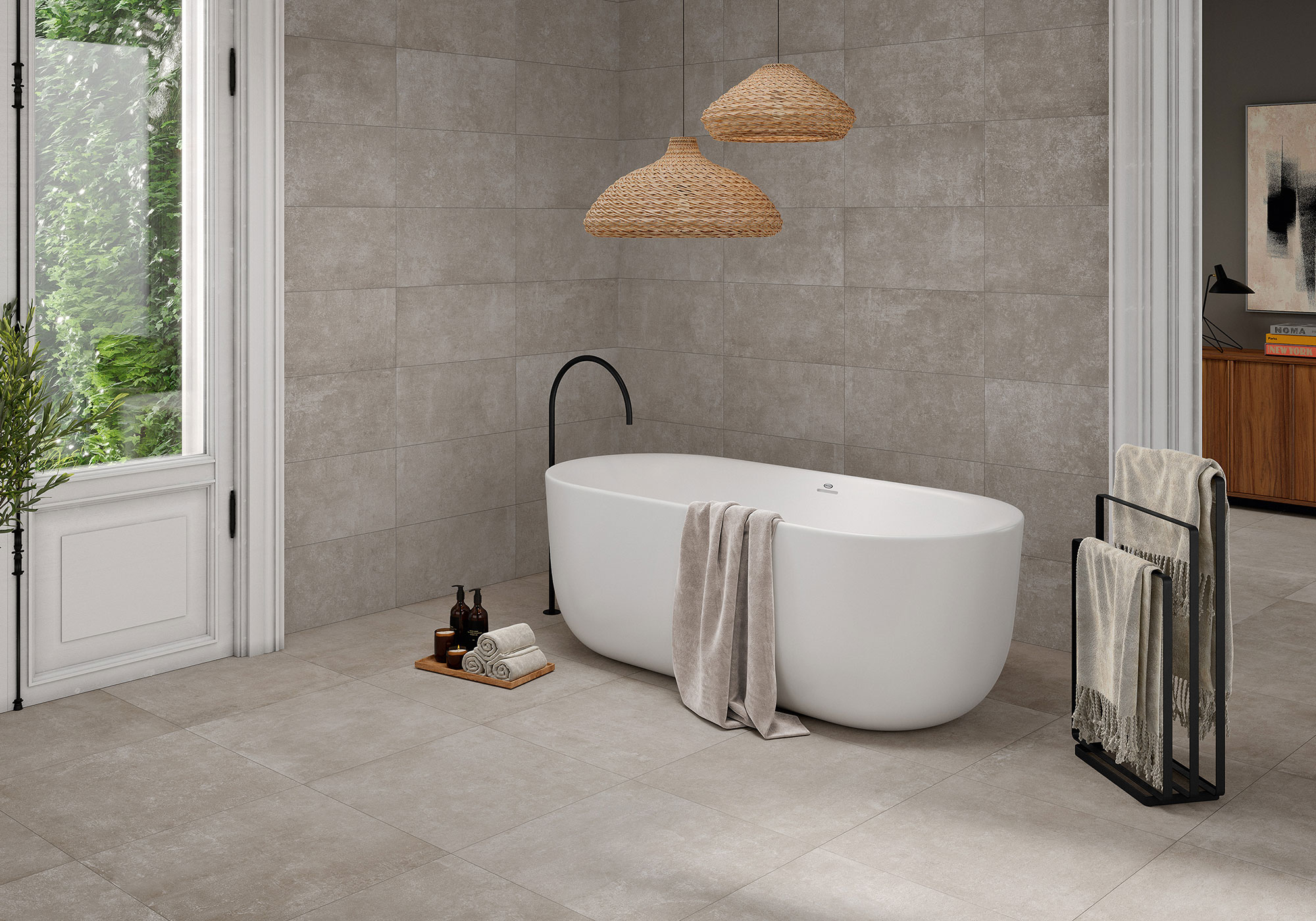 AMB-BONN-TAUPE-30X60_60X60 Baño con bañera exenta sobre pavimento y revestimiento cerámico gris y lámparas de mimbre