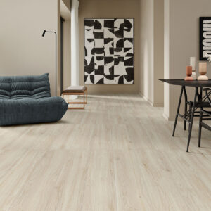 AMB-QUEBEC-NATURAL-23X120 Tienda con pavimento cerámico efecto madera claro y decoración contemporánea