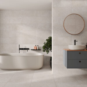 AMB_STN-KRETA-GREIGE_REL-LK-30X60_60X60 Baño moderno con bañera exenta, revestimiento cerámico estriado y mueble flotante